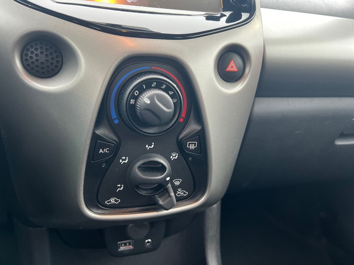 Billede af Citroën C1 1,0 VTi Iconic start/stop 68HK 5d