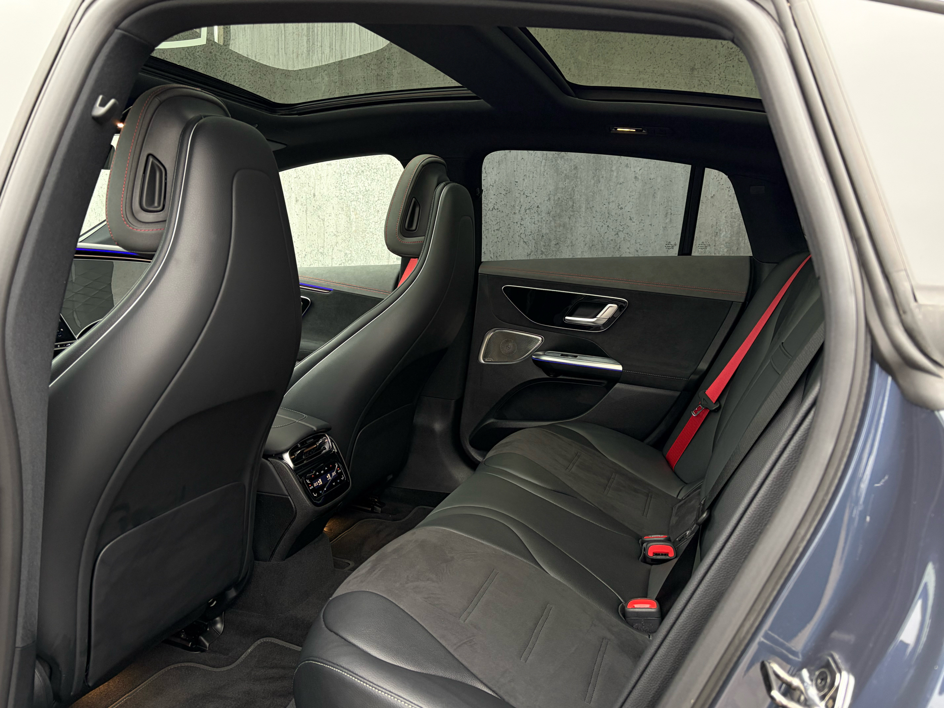 Billede af Mercedes-Benz EQE 350 EL AMG Line 4Matic 292HK Aut.