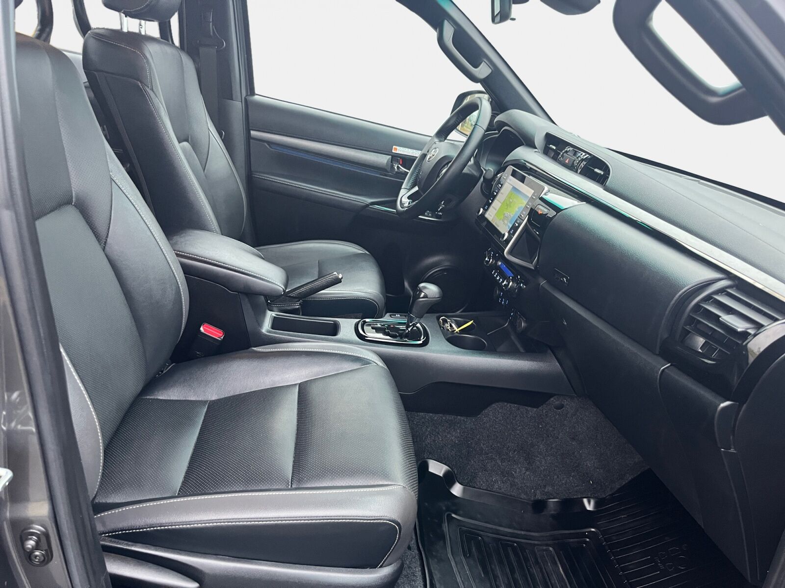 Billede af Toyota HiLux Dobb.Kab. 2,8 D-4D T4 Invincible AWD 204HK DobKab Aut.