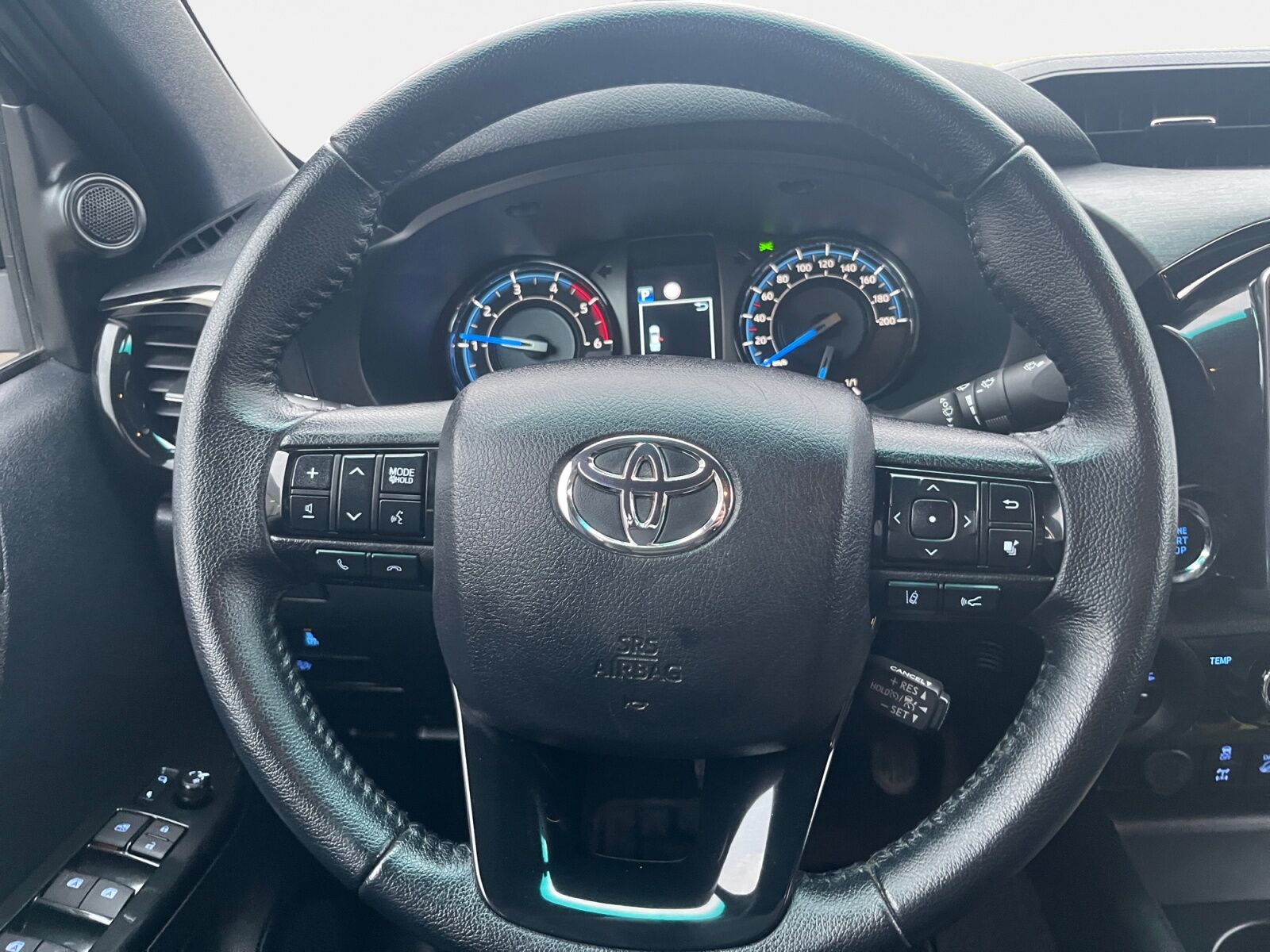 Billede af Toyota HiLux Dobb.Kab. 2,8 D-4D T4 Invincible AWD 204HK DobKab Aut.