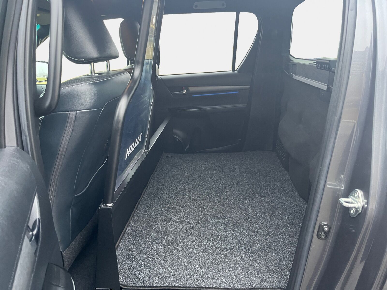 Billede af Toyota HiLux Dobb.Kab. 2,8 D-4D T4 Invincible AWD 204HK DobKab Aut.