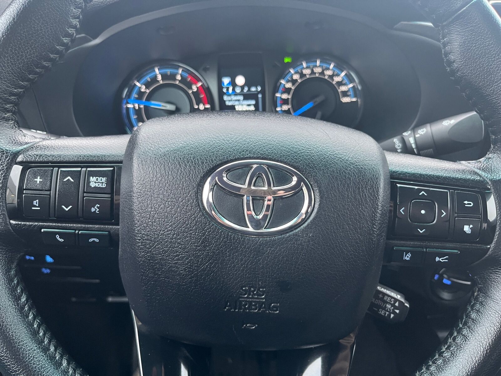 Billede af Toyota HiLux Dobb.Kab. 2,8 D-4D T4 Invincible AWD 204HK DobKab Aut.