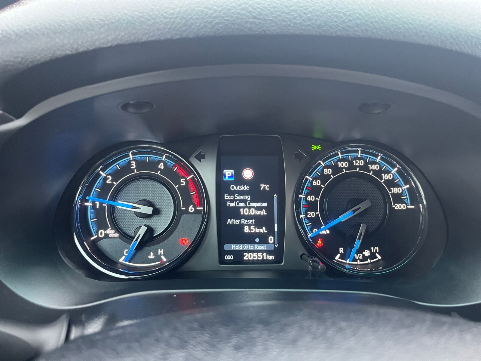 Billede af Toyota HiLux Dobb.Kab. 2,8 D-4D T4 Invincible AWD 204HK DobKab Aut.