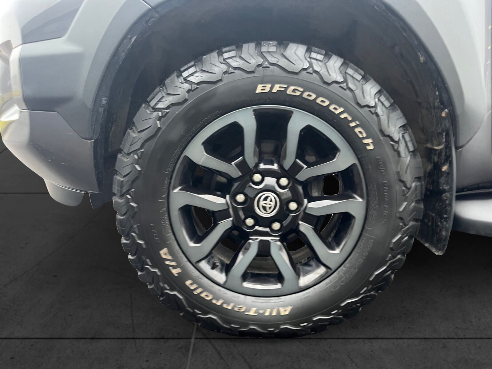 Billede af Toyota HiLux Dobb.Kab. 2,8 D-4D T4 Invincible AWD 204HK DobKab Aut.