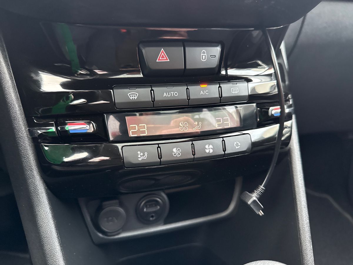 Billede af Peugeot 2008 1,2 e-THP Desire Sky EAT6 110HK 6g Aut.