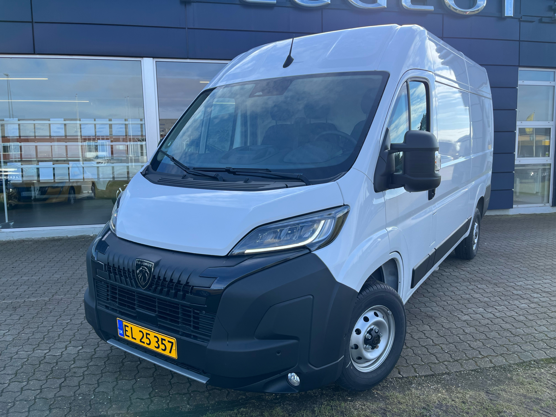 Billede af Peugeot Boxer 333 L2H2 2,2 BlueHDi Premium 140HK Van 6g
