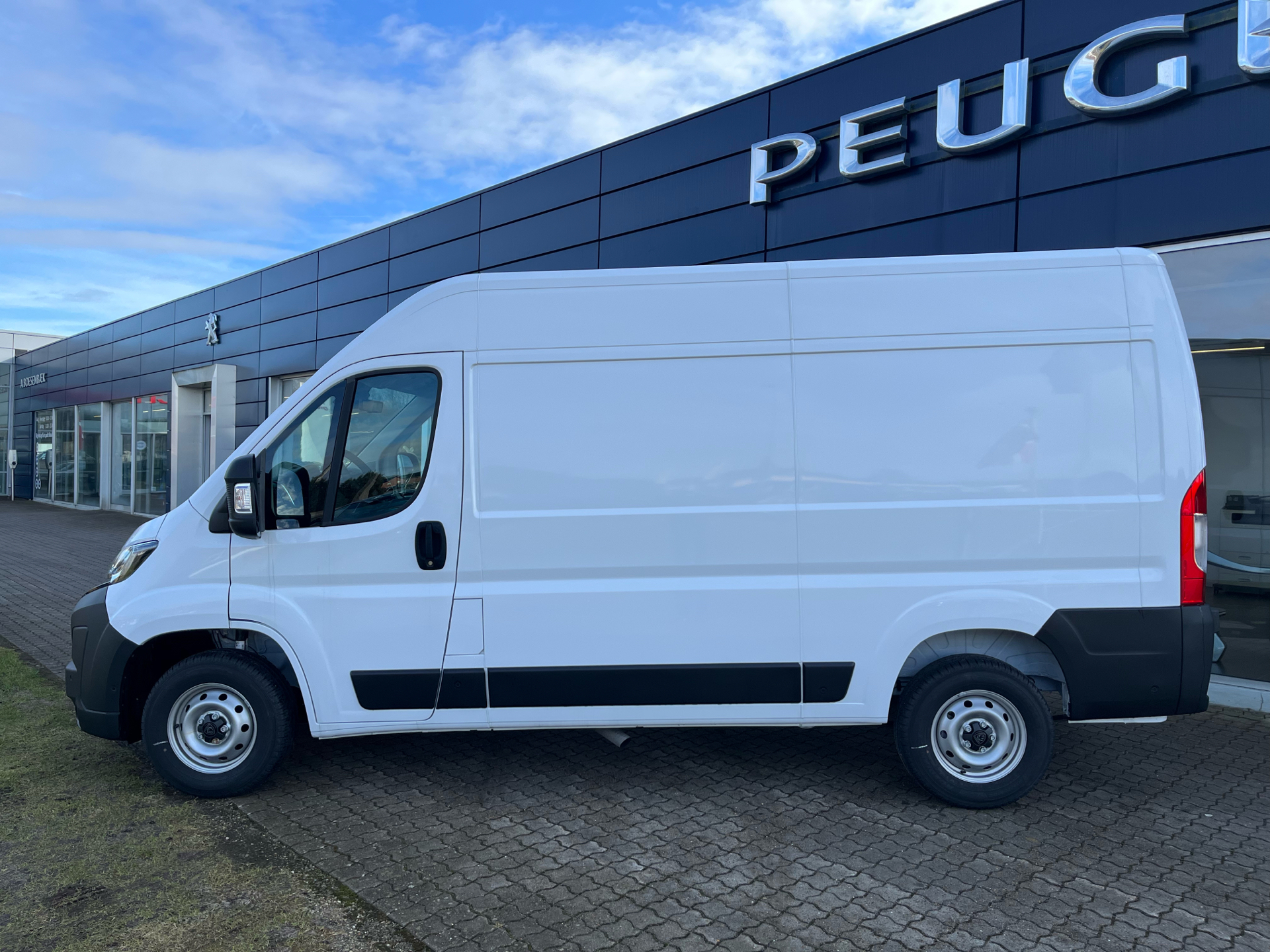 Billede af Peugeot Boxer 333 L2H2 2,2 BlueHDi Premium 140HK Van 6g