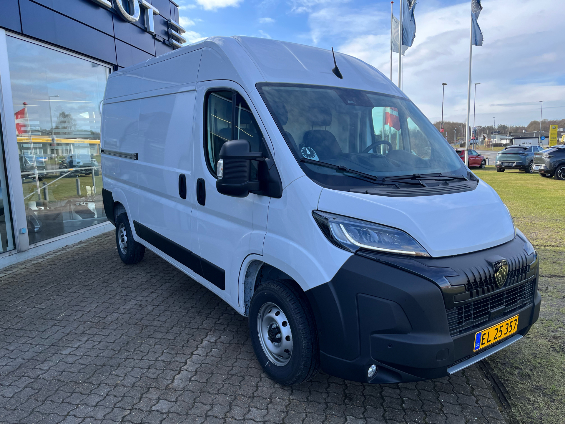 Billede af Peugeot Boxer 333 L2H2 2,2 BlueHDi Premium 140HK Van 6g