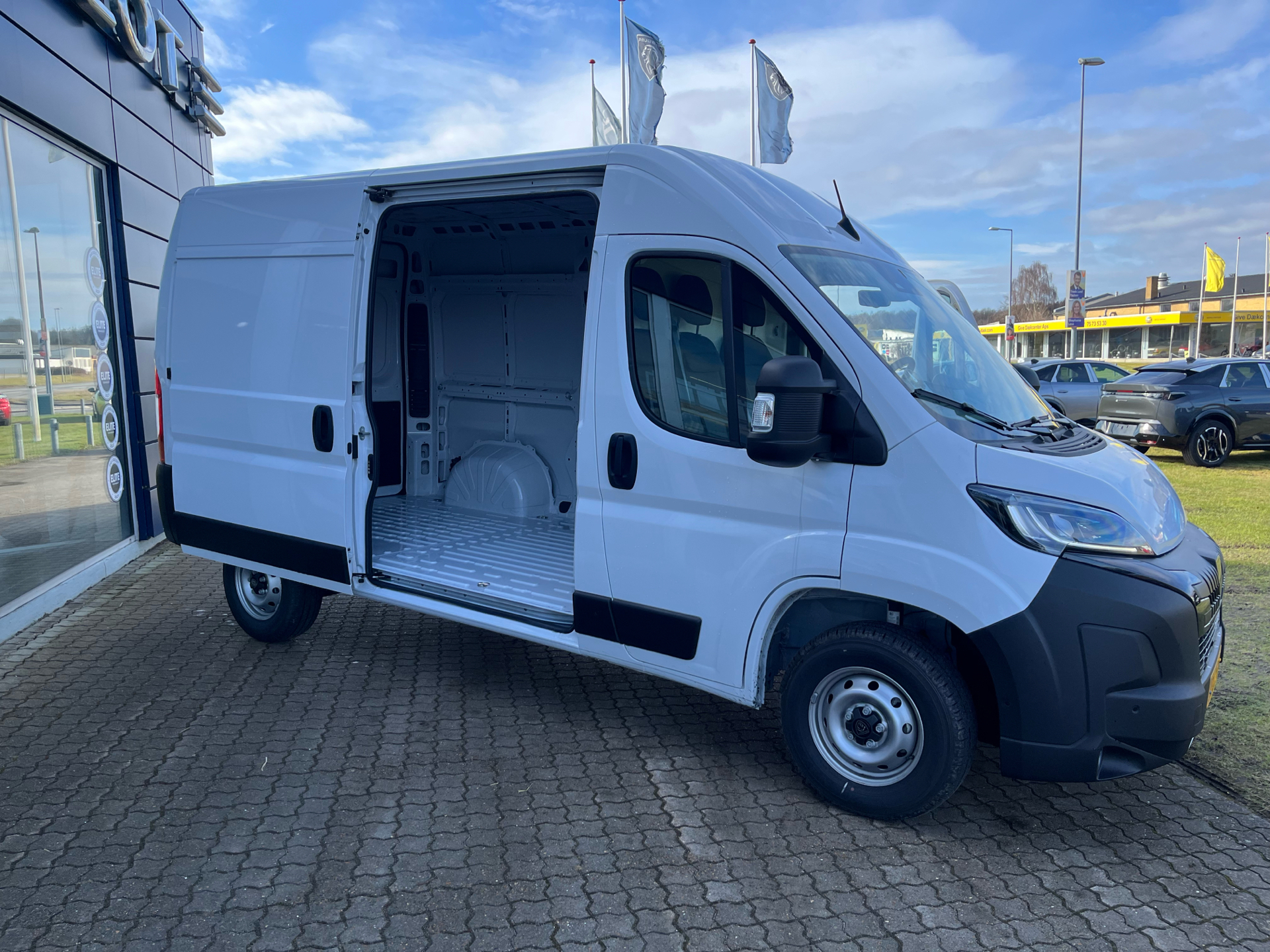 Billede af Peugeot Boxer 333 L2H2 2,2 BlueHDi Premium 140HK Van 6g