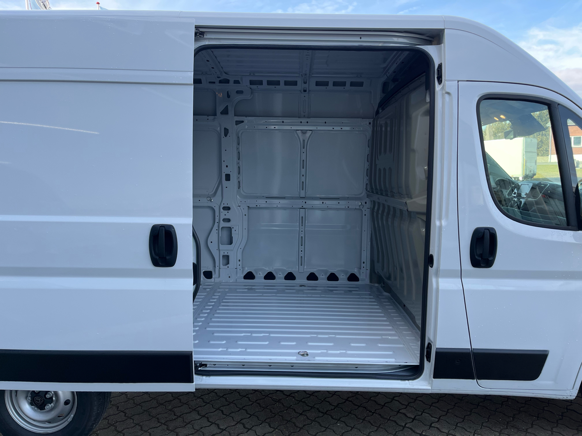 Billede af Peugeot Boxer 333 L2H2 2,2 BlueHDi Premium 140HK Van 6g