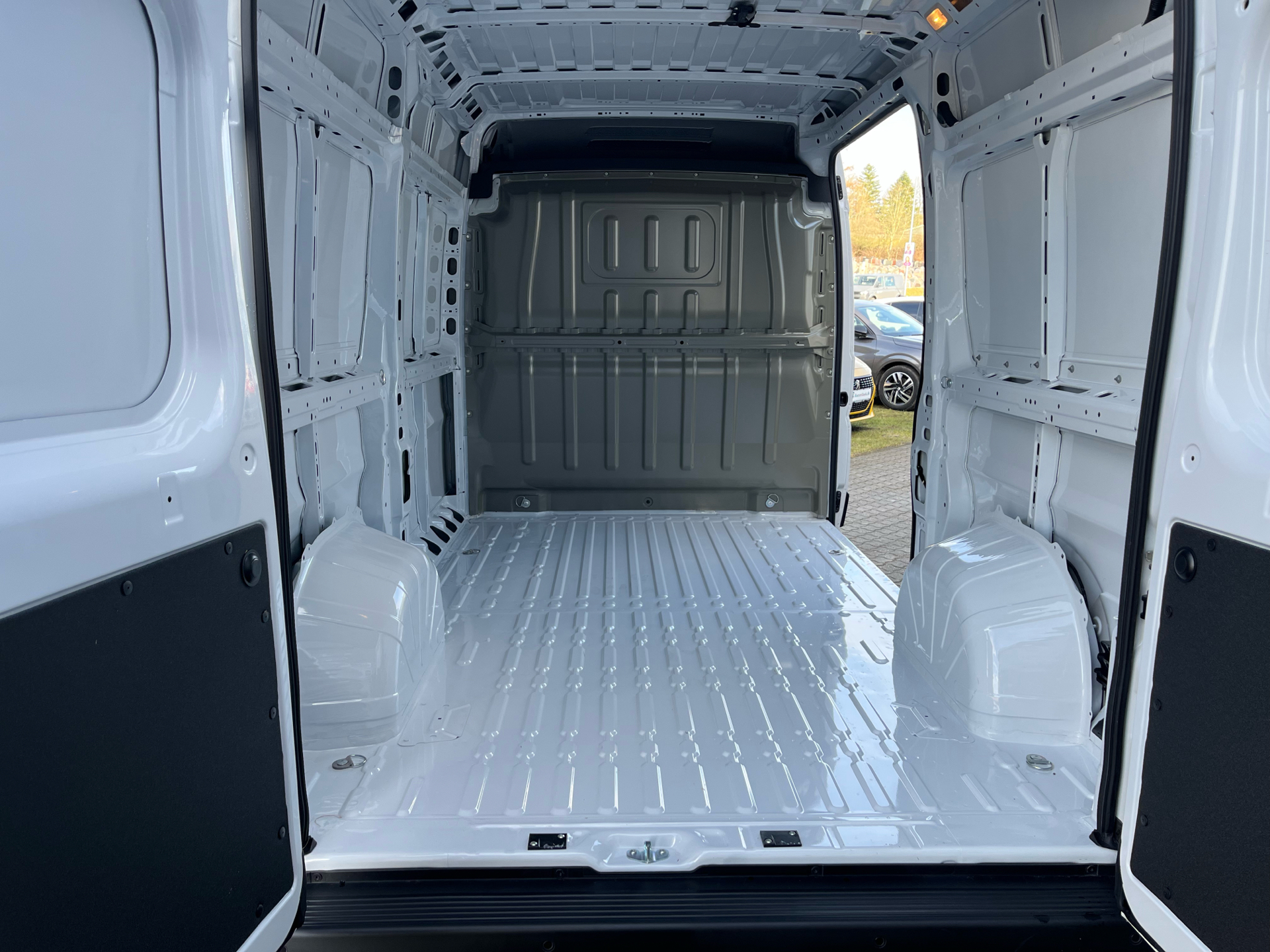 Billede af Peugeot Boxer 333 L2H2 2,2 BlueHDi Premium 140HK Van 6g