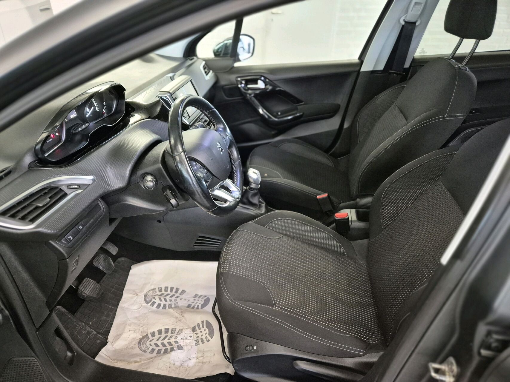 Billede af Peugeot 208 1,6 BlueHDi Allure Sky 100HK 5d
