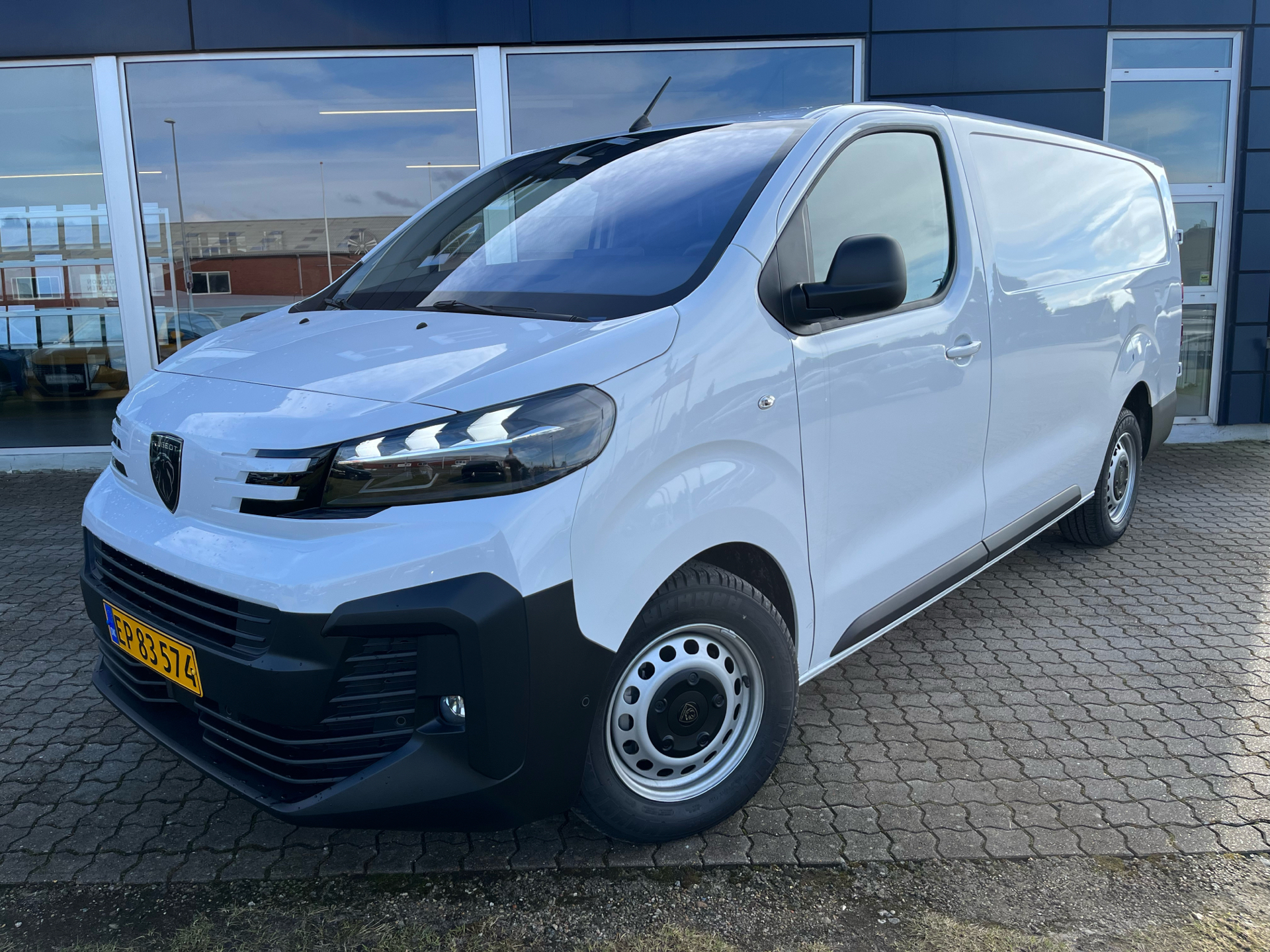 Billede af Peugeot Expert L3 2,0 BlueHDi Premium EAT8 144HK Van 8g Aut.