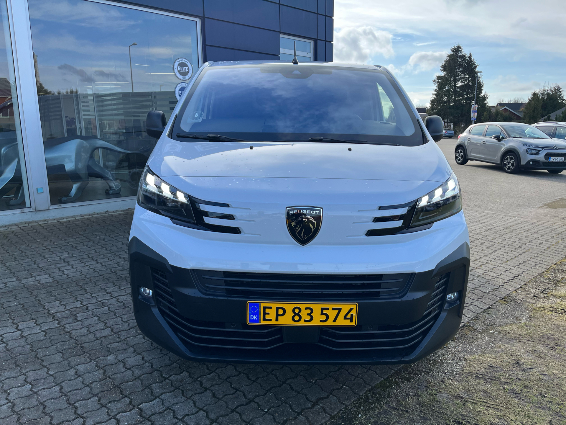 Billede af Peugeot Expert L3 2,0 BlueHDi Premium EAT8 144HK Van 8g Aut.