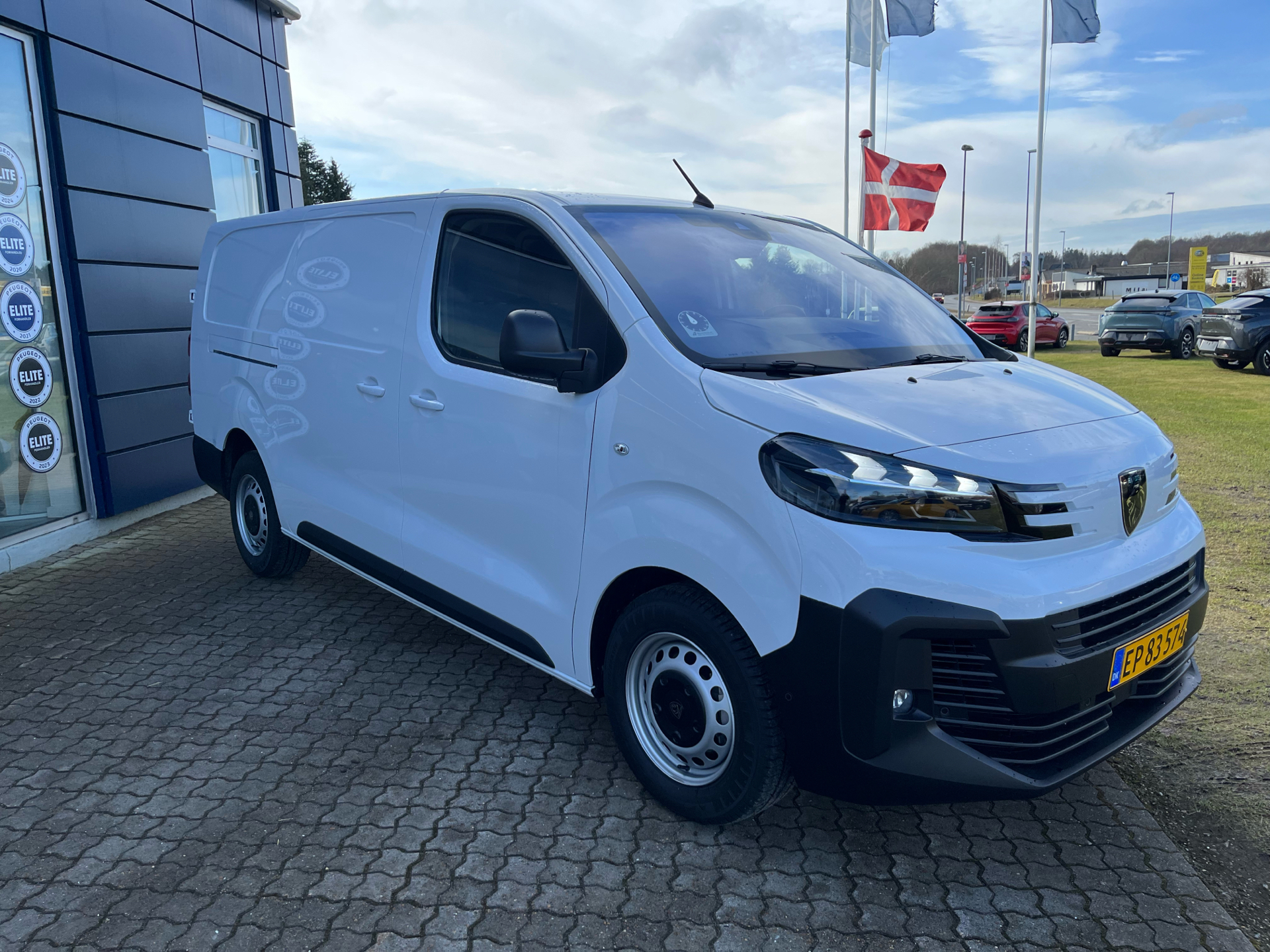 Billede af Peugeot Expert L3 2,0 BlueHDi Premium EAT8 144HK Van 8g Aut.