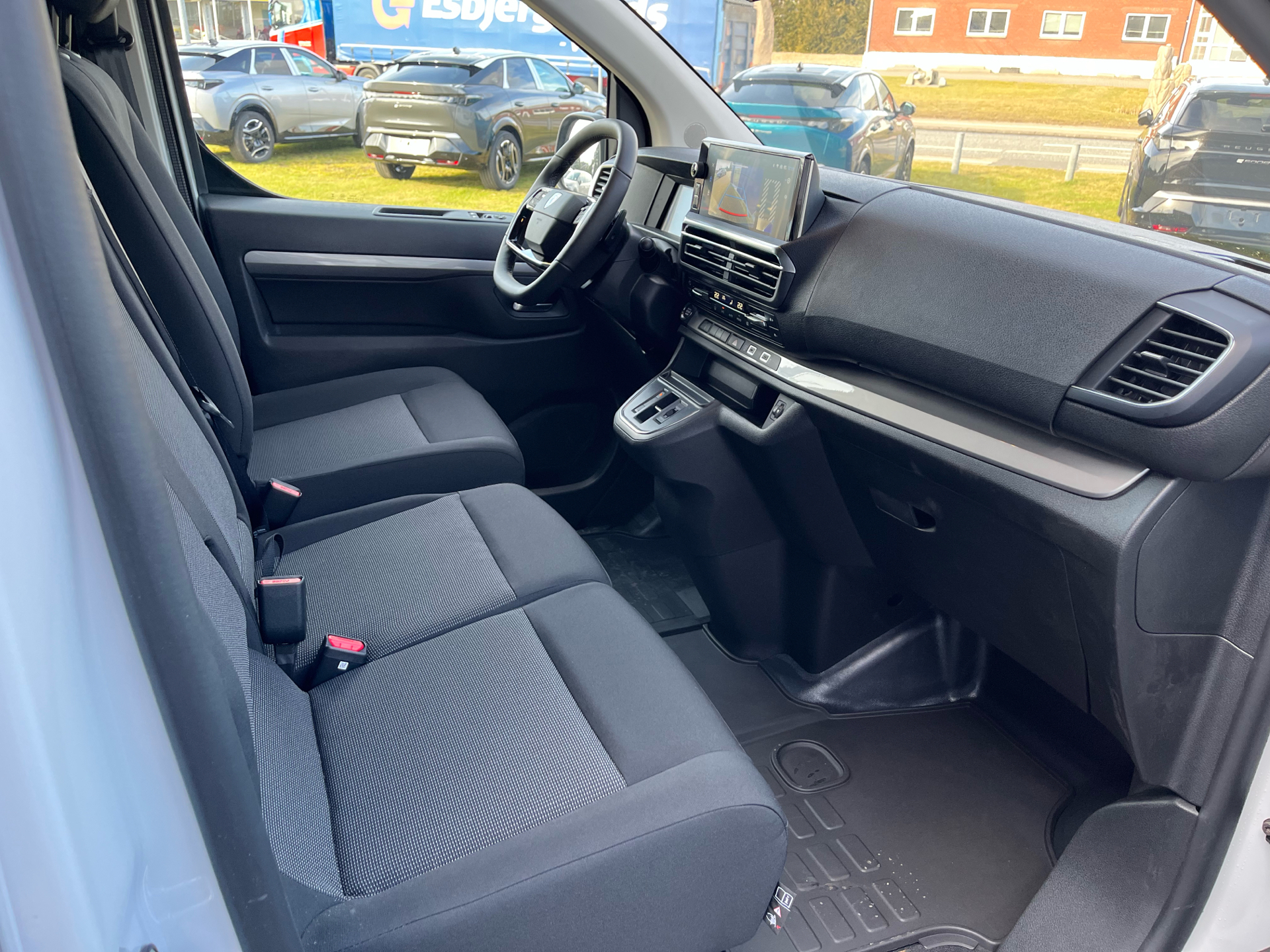 Billede af Peugeot Expert L3 2,0 BlueHDi Premium EAT8 144HK Van 8g Aut.