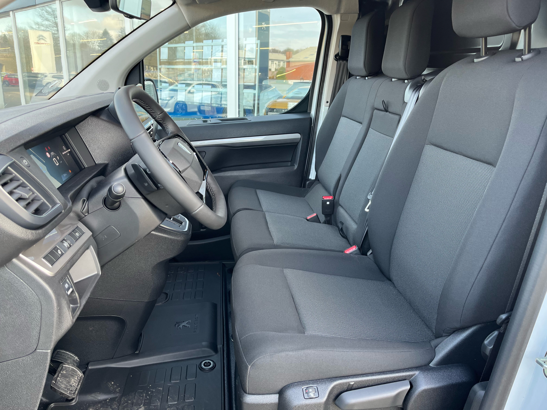 Billede af Peugeot Expert L3 2,0 BlueHDi Premium EAT8 144HK Van 8g Aut.