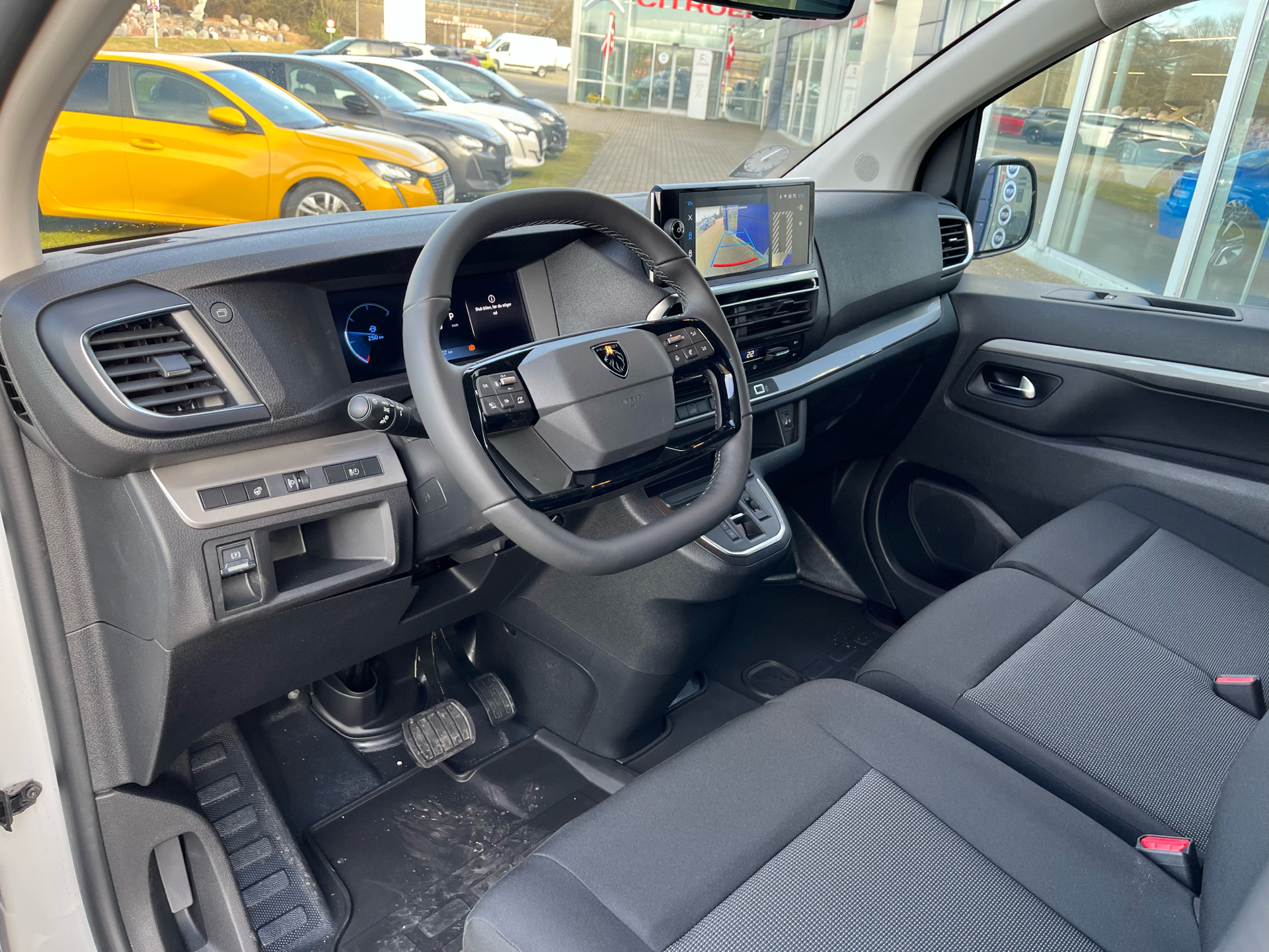 Billede af Peugeot Expert L3 2,0 BlueHDi Premium EAT8 144HK Van 8g Aut.