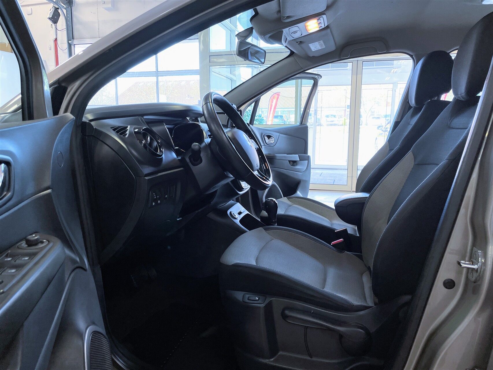 Billede af Renault Captur 1,2 TCE Expression EDC 120HK 5d 6g Aut.