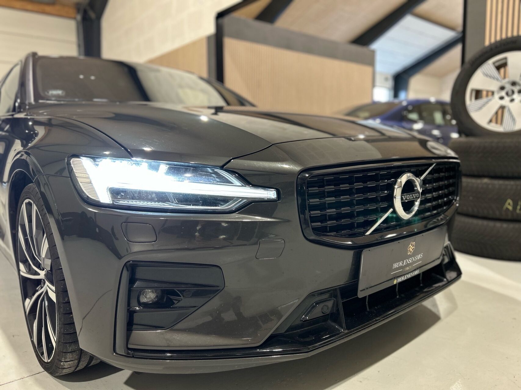 Billede af Volvo V60 2,0 B4 R-design 197HK Stc 8g Aut.