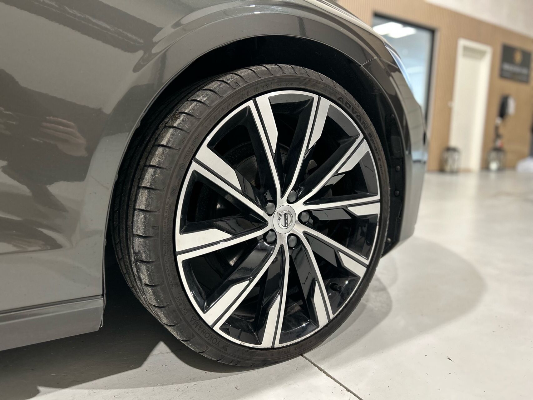 Billede af Volvo V60 2,0 B4 R-design 197HK Stc 8g Aut.