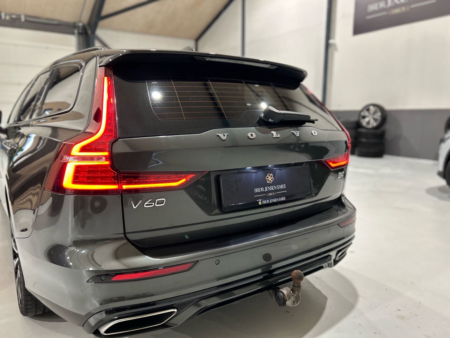 Billede af Volvo V60 2,0 B4 R-design 197HK Stc 8g Aut.