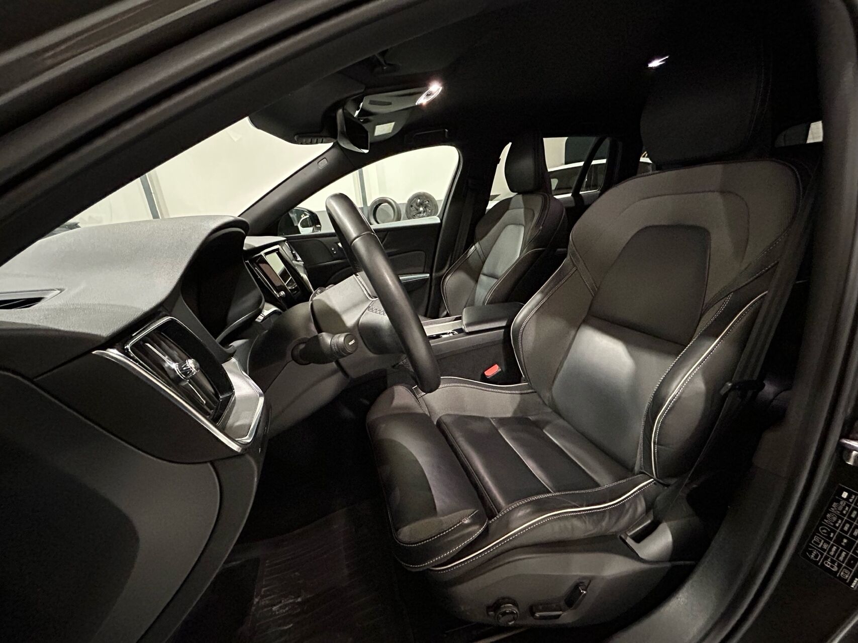 Billede af Volvo V60 2,0 B4 R-design 197HK Stc 8g Aut.