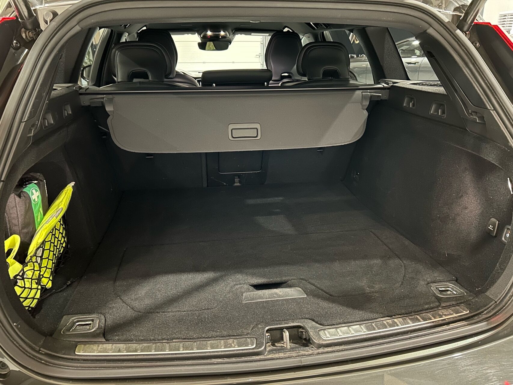 Billede af Volvo V60 2,0 B4 R-design 197HK Stc 8g Aut.