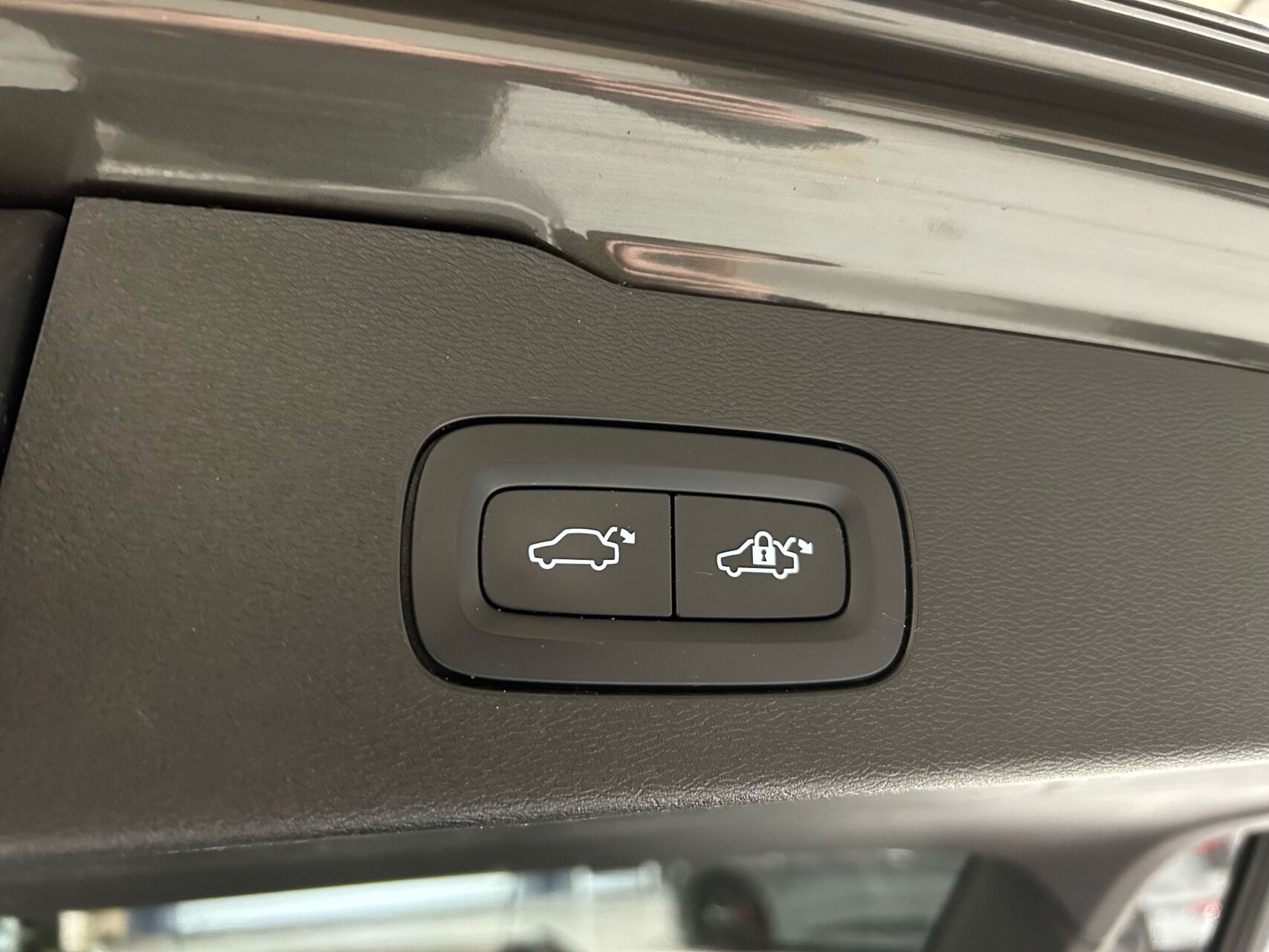 Billede af Volvo V60 2,0 B4 R-design 197HK Stc 8g Aut.