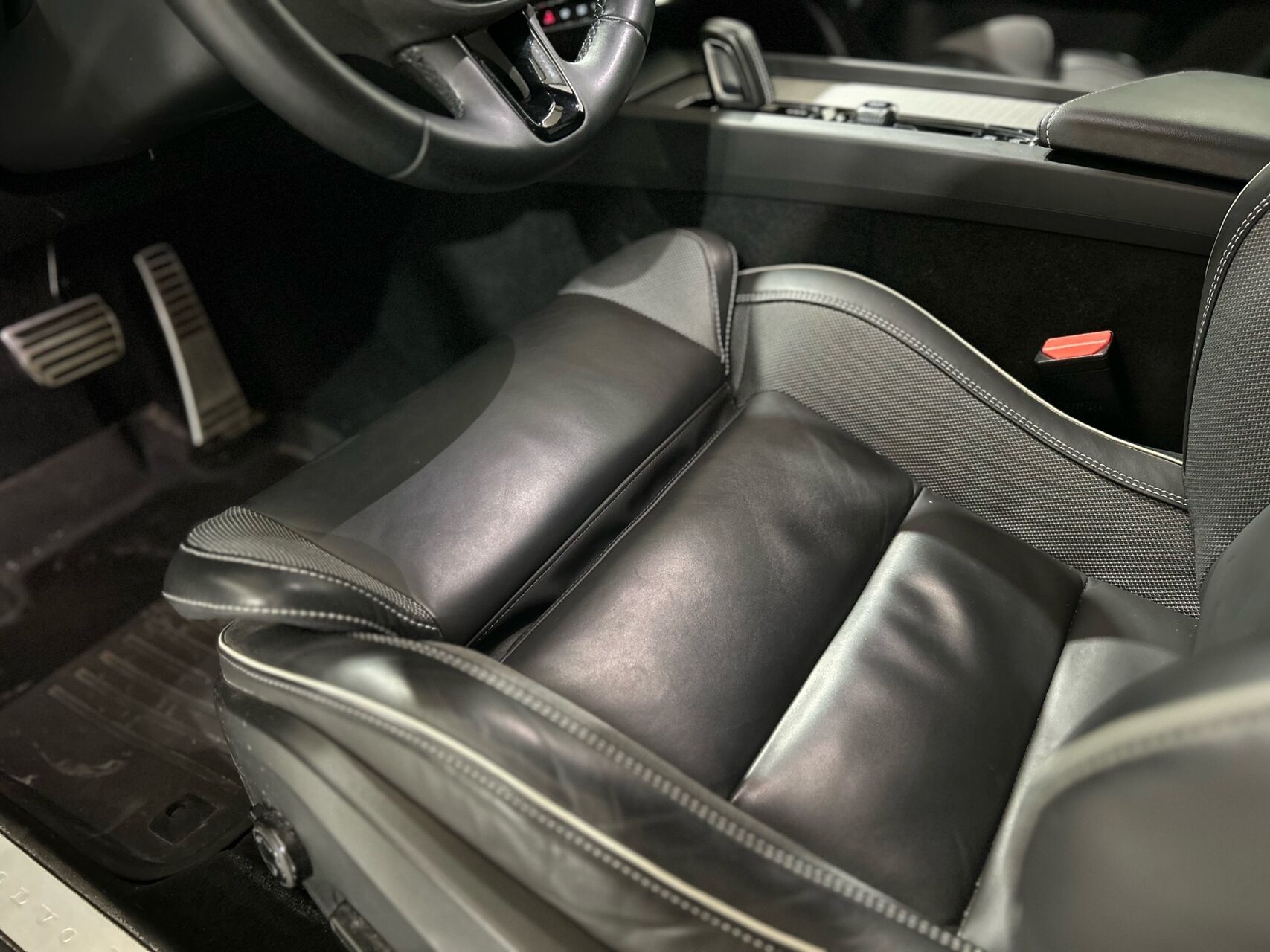 Billede af Volvo V60 2,0 B4 R-design 197HK Stc 8g Aut.