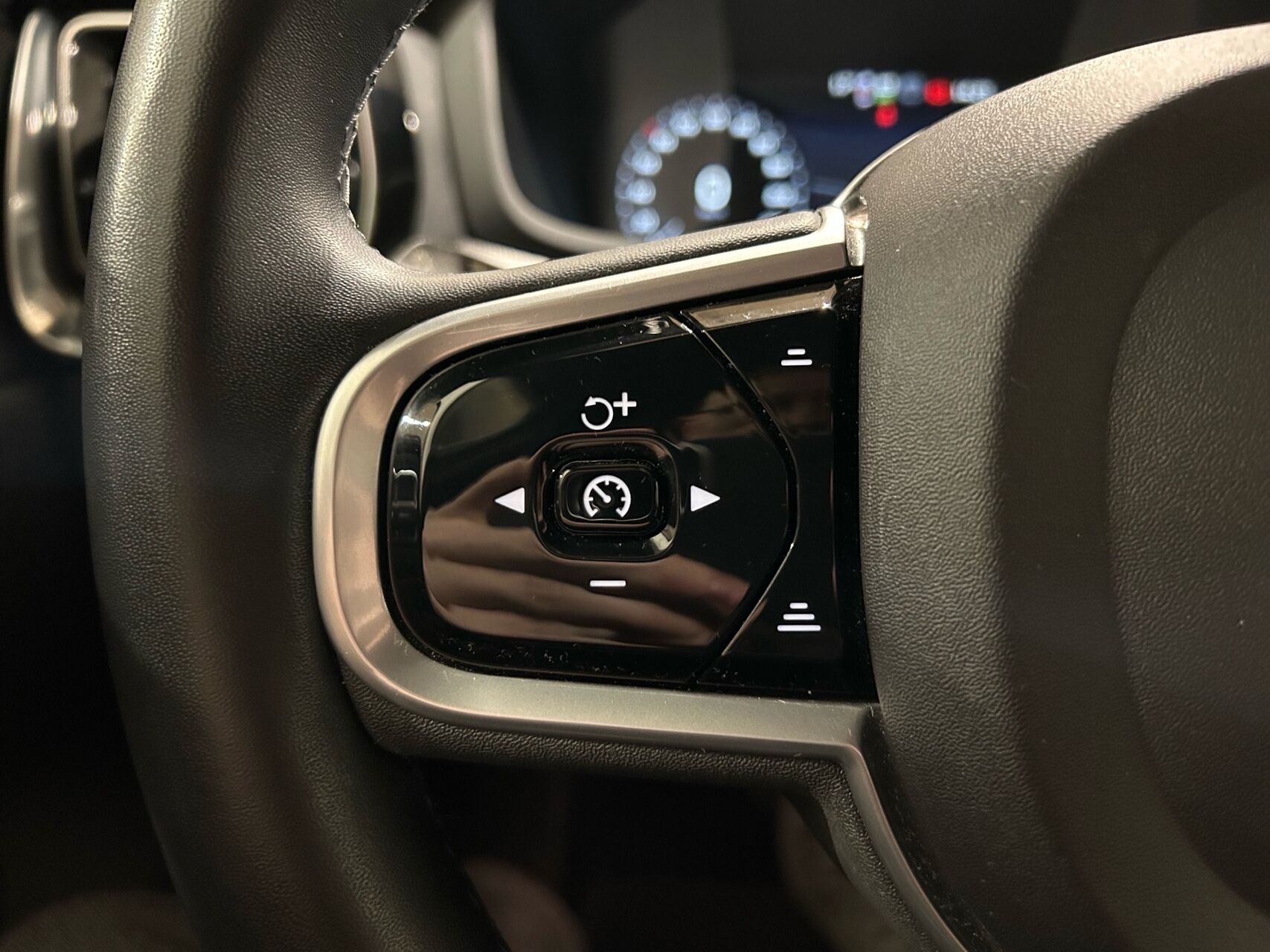 Billede af Volvo V60 2,0 B4 R-design 197HK Stc 8g Aut.