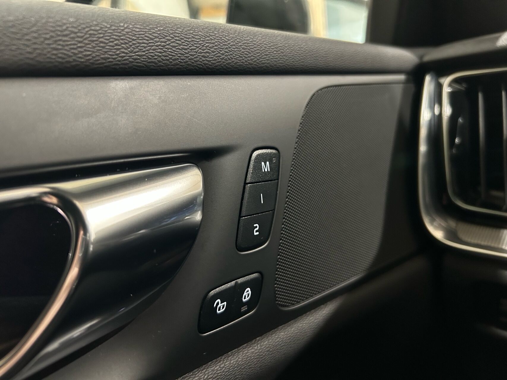 Billede af Volvo V60 2,0 B4 R-design 197HK Stc 8g Aut.