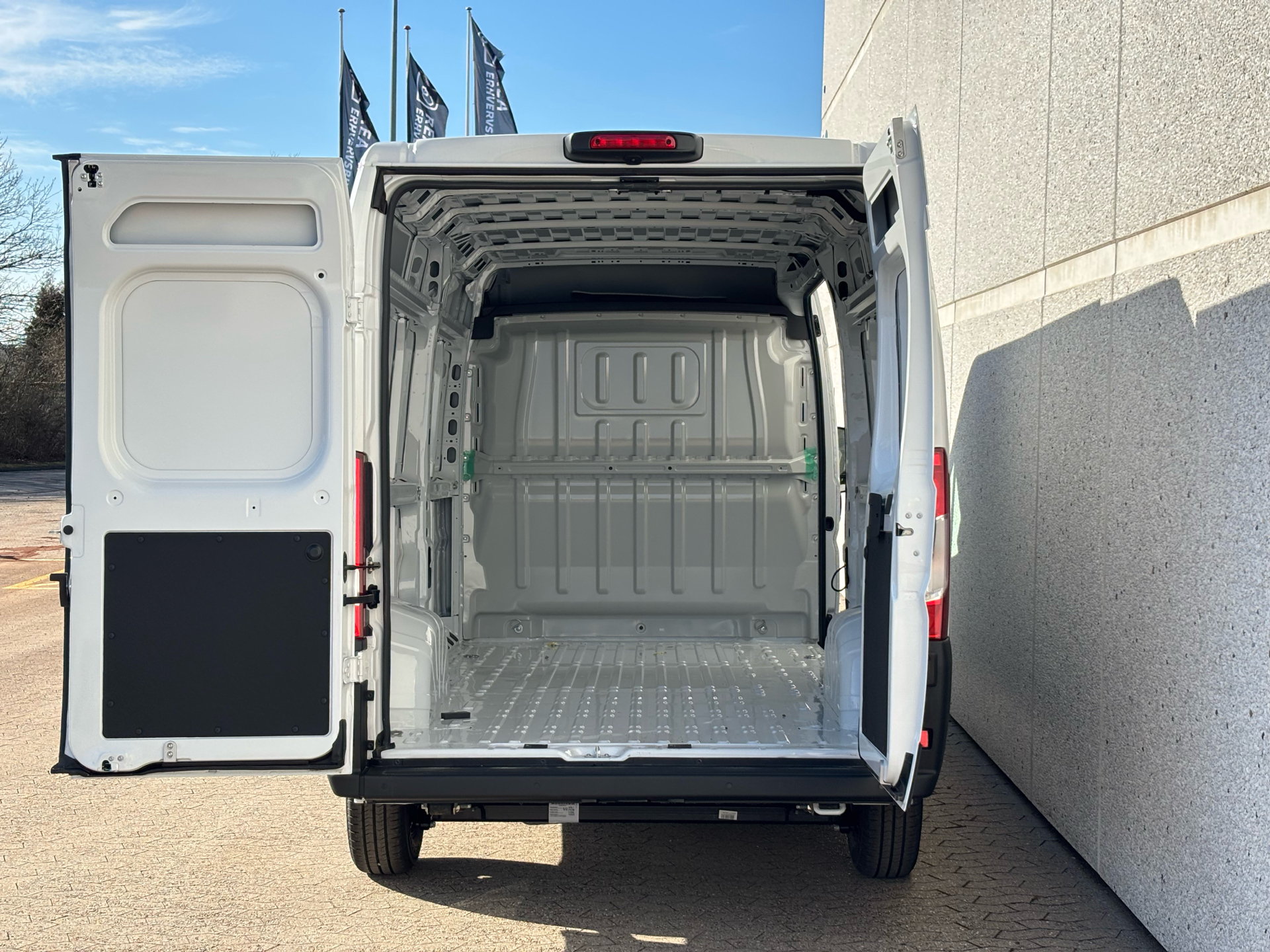 Billede af Fiat Ducato 35M L3H2 2,2 Multijet Pro 180HK Van 8g Aut.