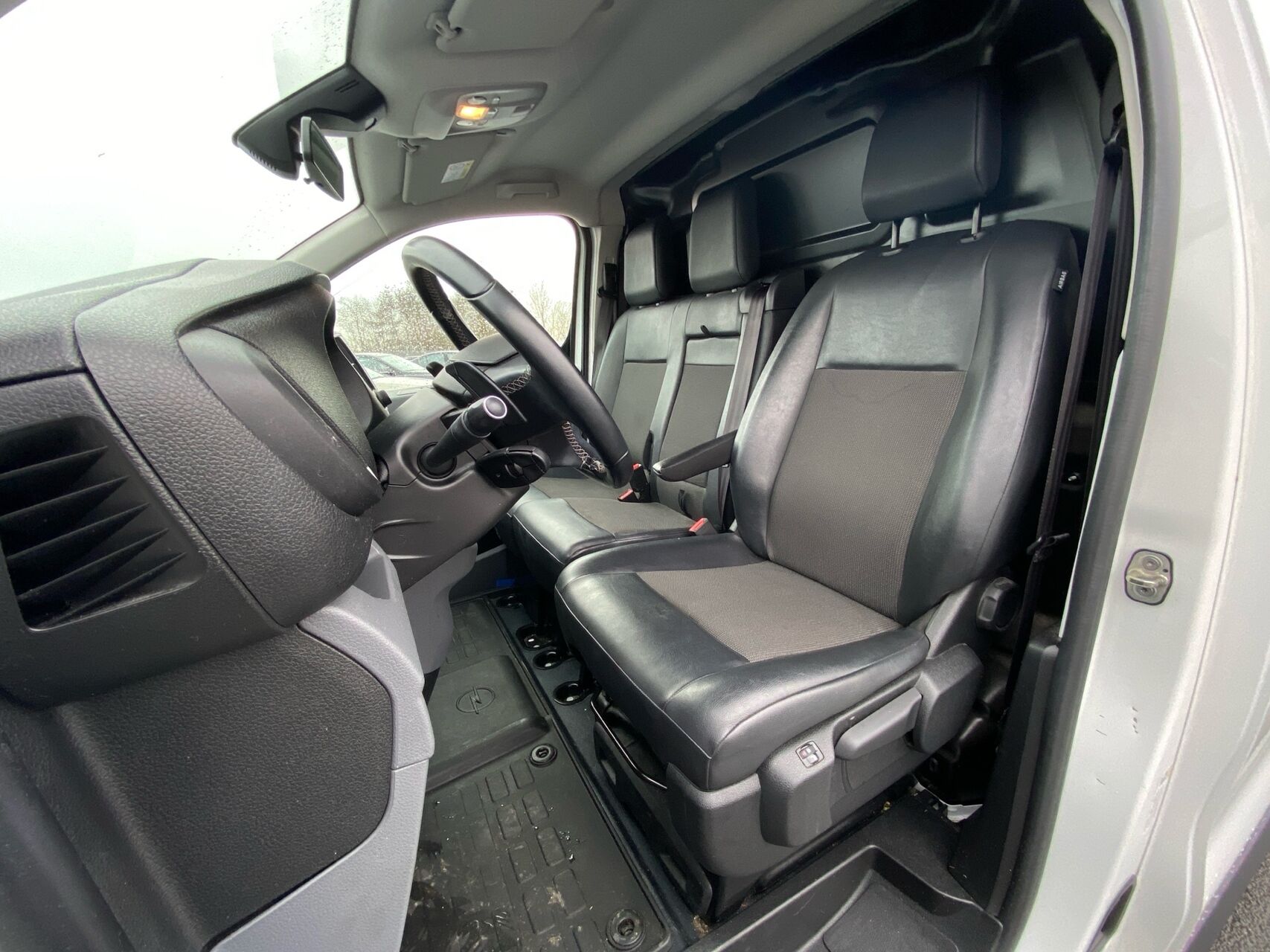 Billede af Opel Vivaro L2V1 2,0 D Enjoy AT8 122HK Van 8g Aut.