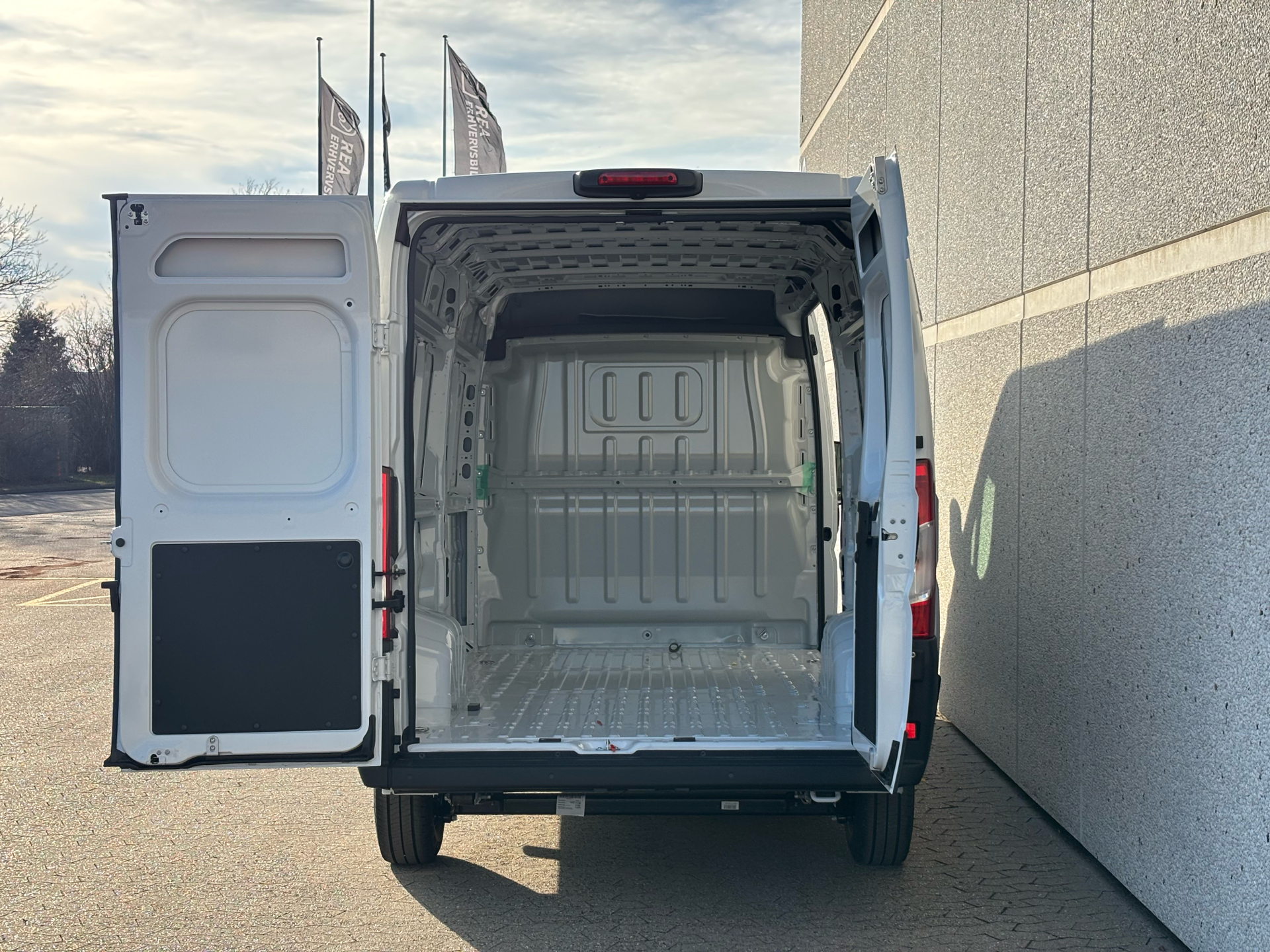 Billede af Fiat Ducato 35M L3H2 2,2 Multijet Pro 180HK Van 8g Aut.