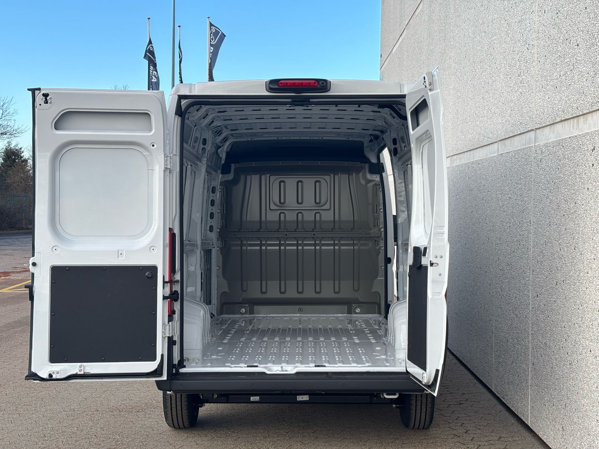 Billede af Fiat Ducato 35M L3H2 2,2 Multijet Pro+ 180HK Van 8g Aut.