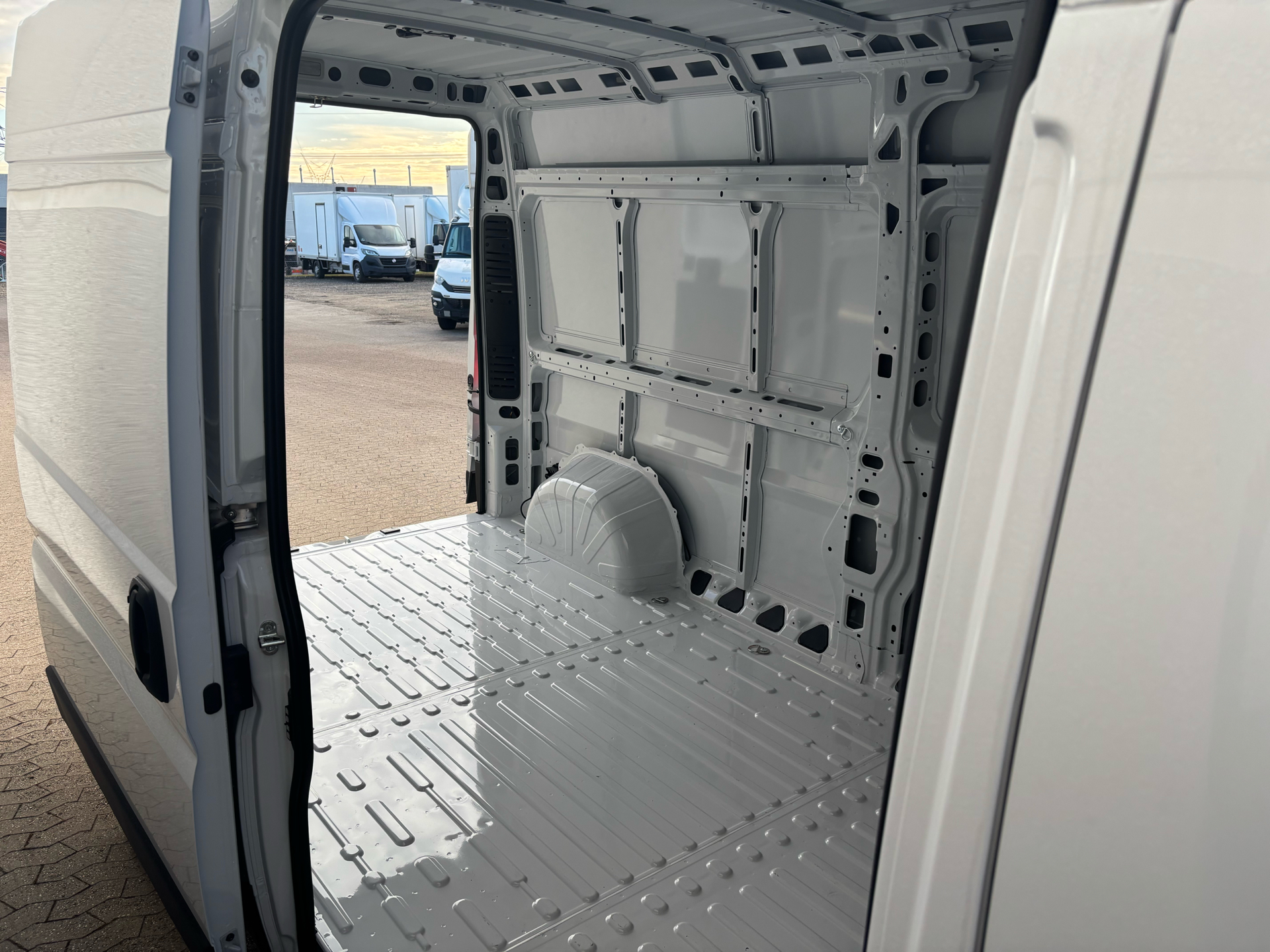 Billede af Fiat Ducato 35M L3H2 2,2 Multijet Pro+ 180HK Van 8g Aut.