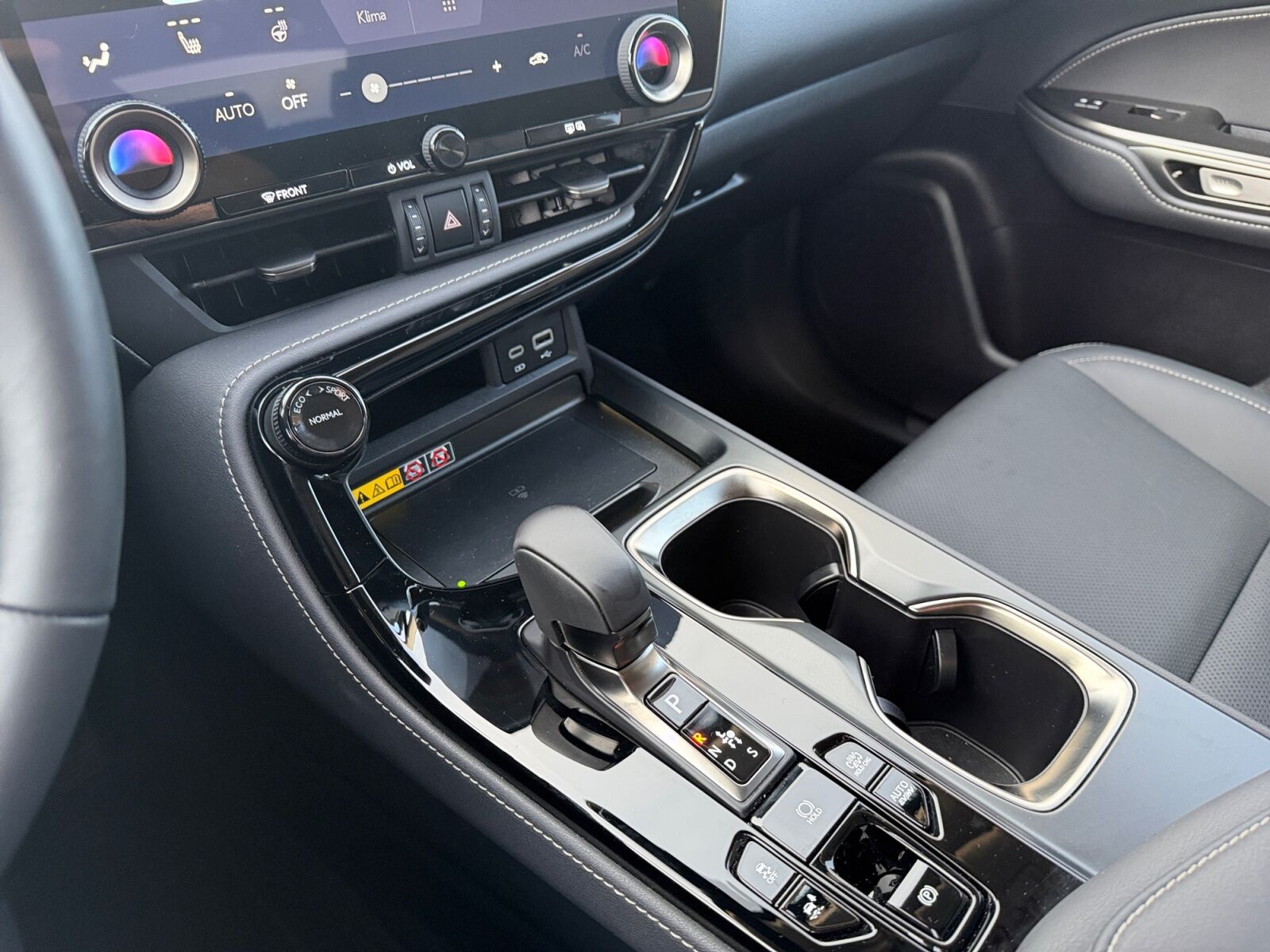 Billede af Lexus NX 450h+ 2,5 Plugin-hybrid Business Plus 4WD 309HK 5d Trinl. Gear