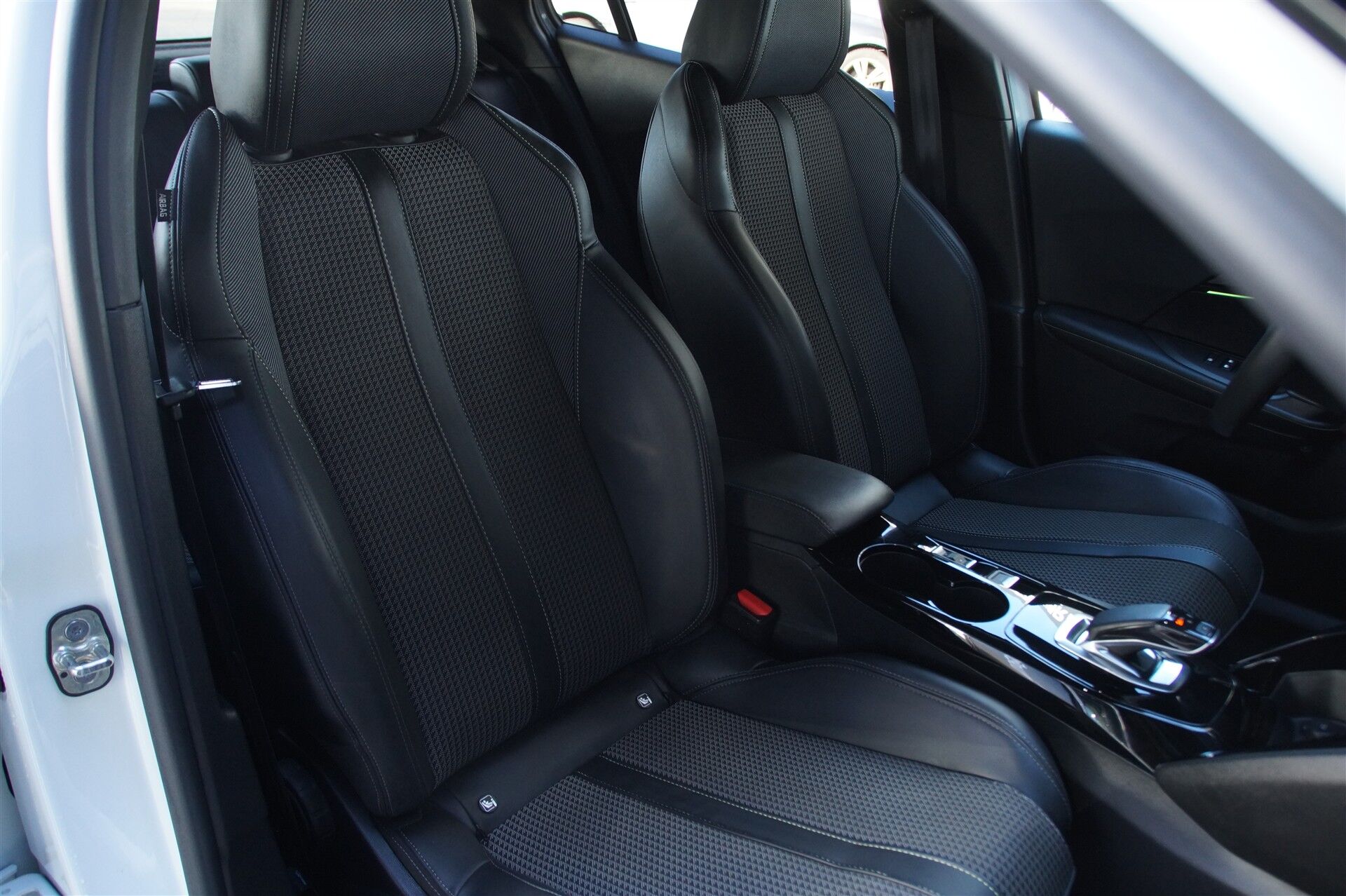 Billede af Peugeot e-2008 EL GT 136HK 5d Aut.