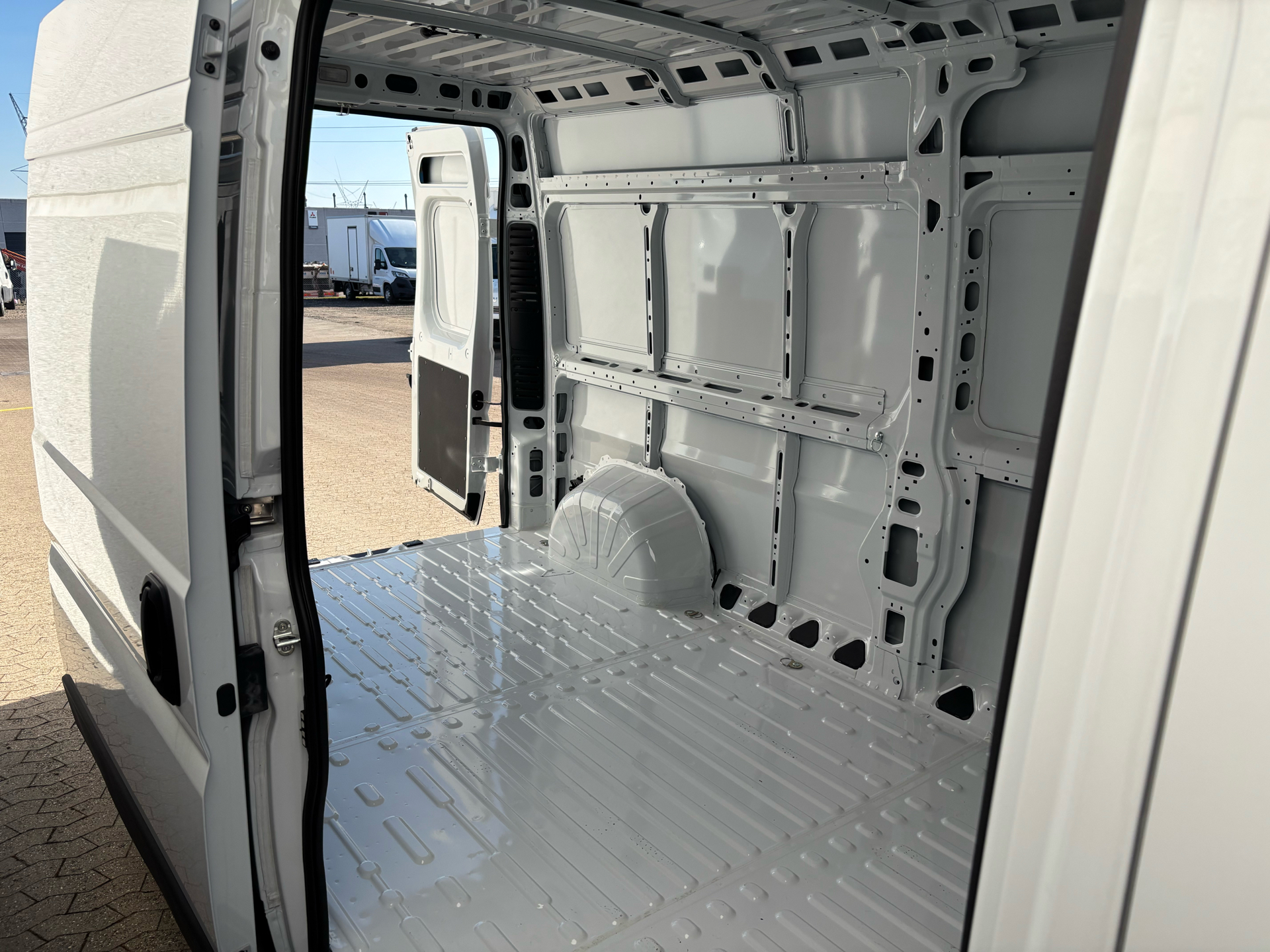 Billede af Fiat Ducato 35M L3H2 2,2 Multijet Pro+ 180HK Van 8g Aut.