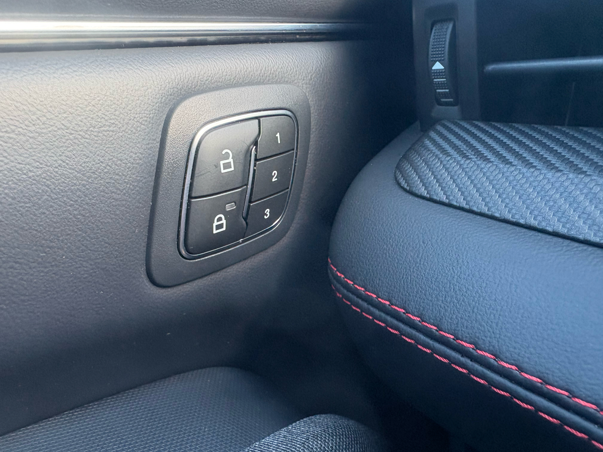 Billede af Ford Mustang Mach-E EL UR Premium AWD 351HK 5d Aut.