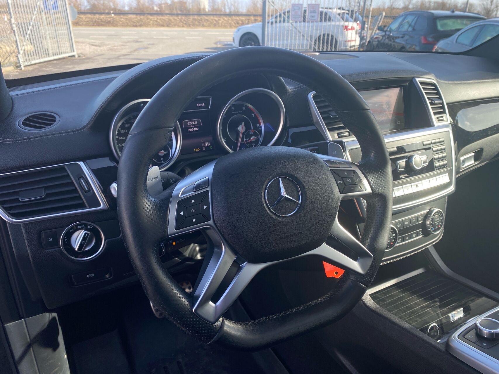 Billede af Mercedes-Benz ML63 AMG 5,5 V8 4Matic 525HK 5d 7g Aut.