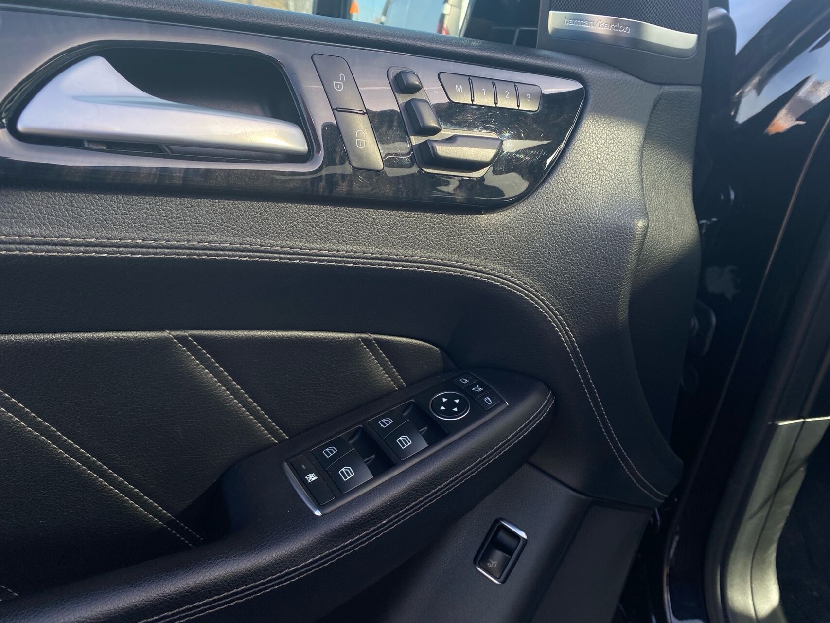 Billede af Mercedes-Benz ML63 AMG 5,5 V8 4Matic 525HK 5d 7g Aut.