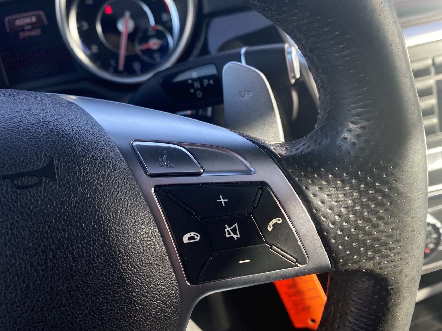 Billede af Mercedes-Benz ML63 AMG 5,5 V8 4Matic 525HK 5d 7g Aut.