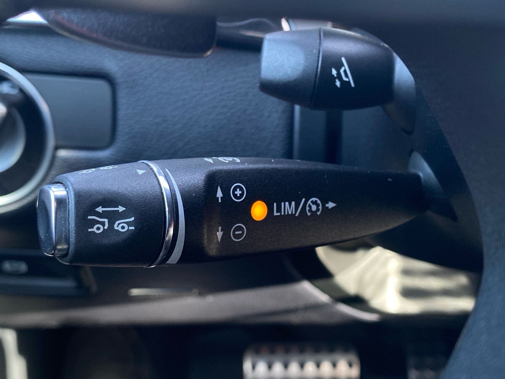 Billede af Mercedes-Benz ML63 AMG 5,5 V8 4Matic 525HK 5d 7g Aut.