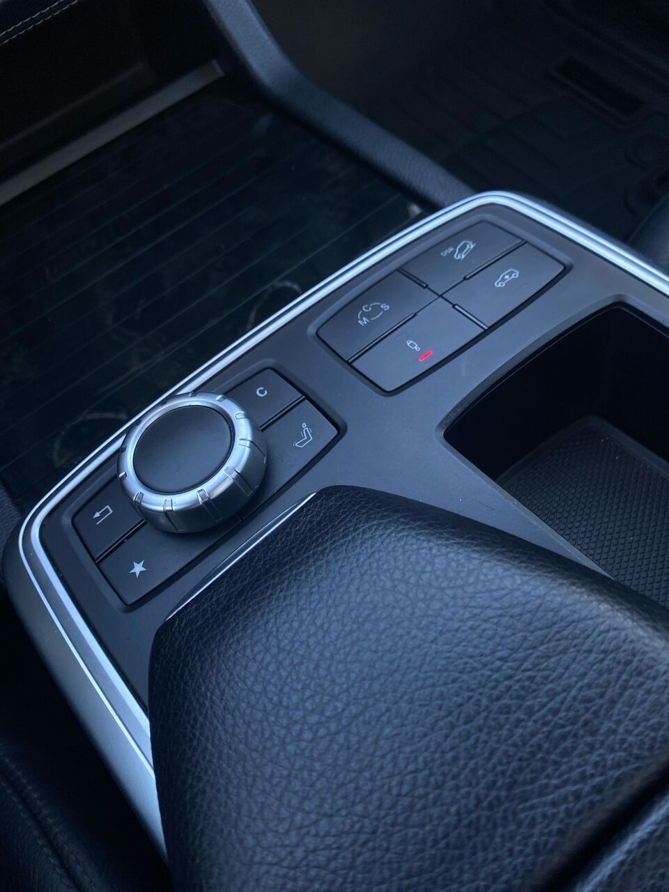 Billede af Mercedes-Benz ML63 AMG 5,5 V8 4Matic 525HK 5d 7g Aut.