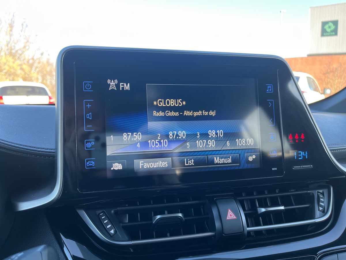 Billede af Toyota C-HR 1,8 Hybrid C-LUB Premium Selected Multidrive S 122HK 5d Aut.