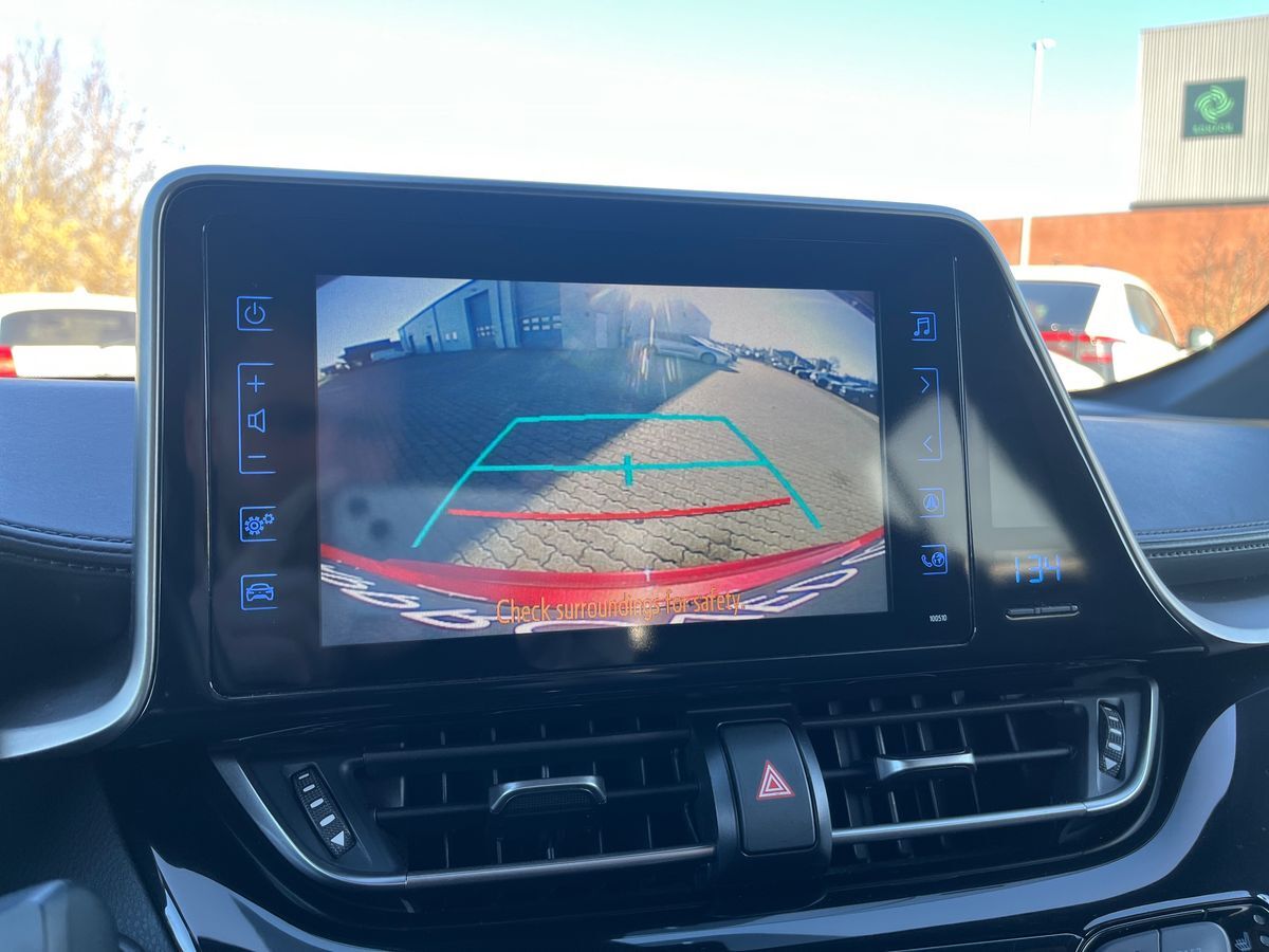 Billede af Toyota C-HR 1,8 Hybrid C-LUB Premium Selected Multidrive S 122HK 5d Aut.