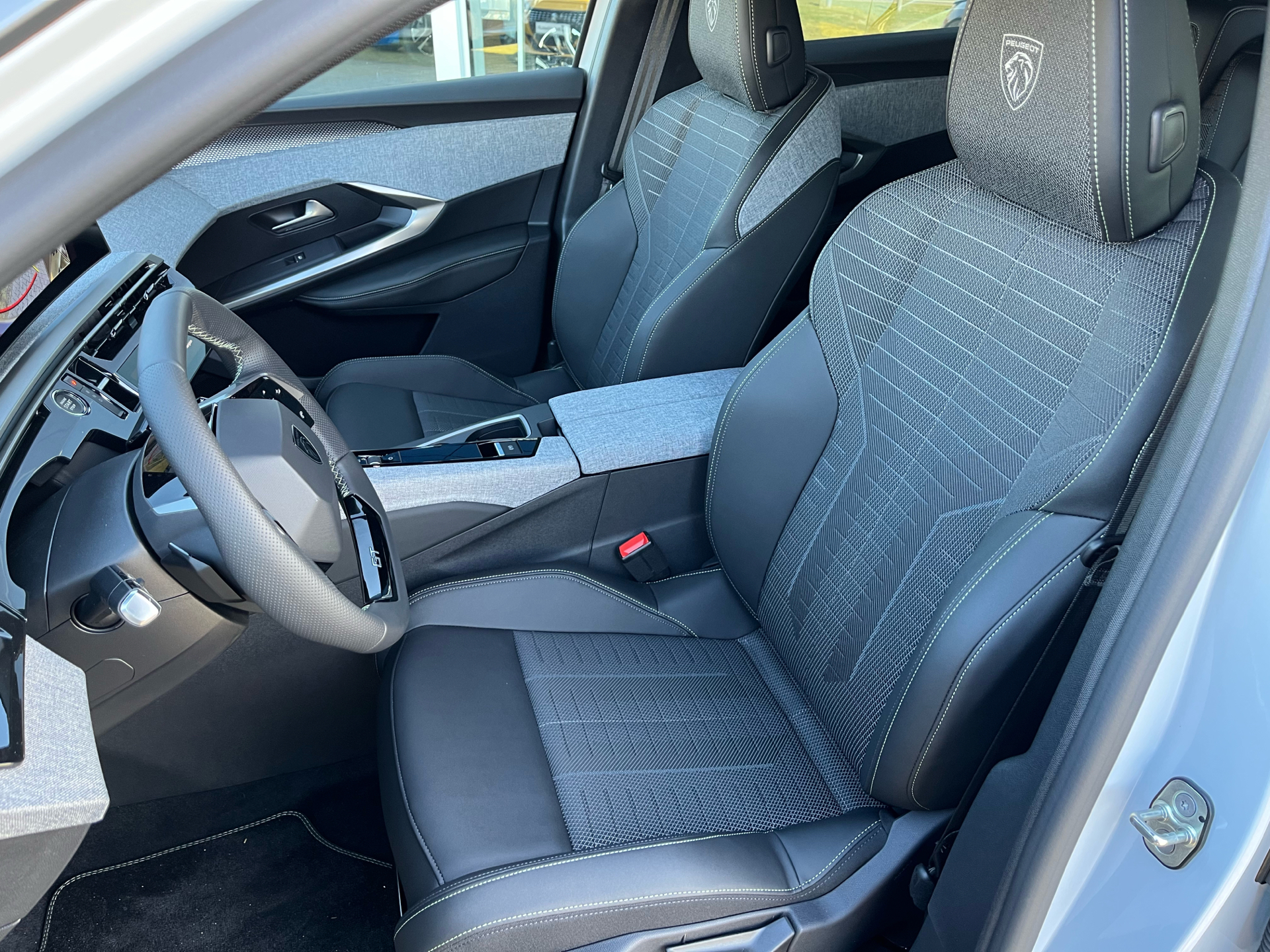 Billede af Peugeot e-3008 EL GT Pack 210HK 5d Aut.