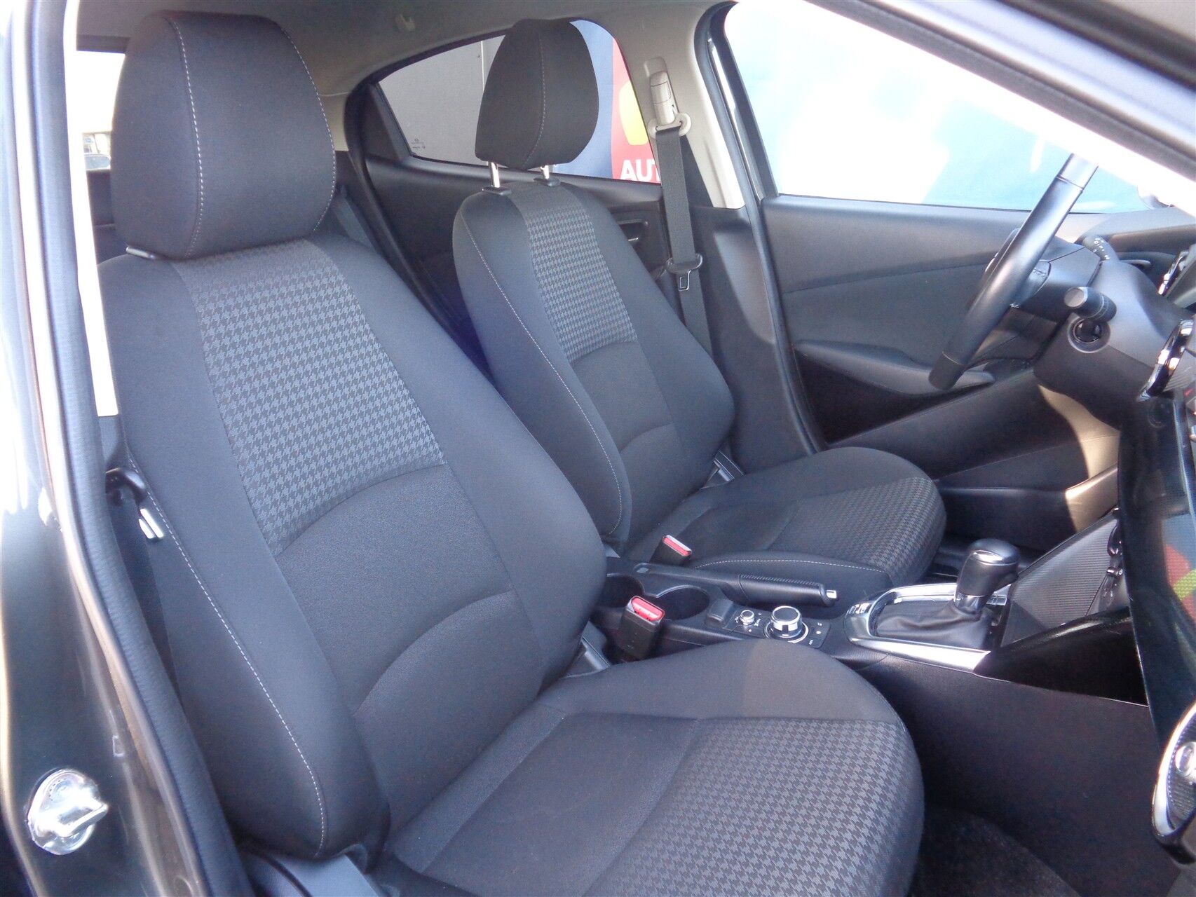 Billede af Mazda 2 1,5 Skyactiv-G Niseko 90HK 5d 6g Aut.